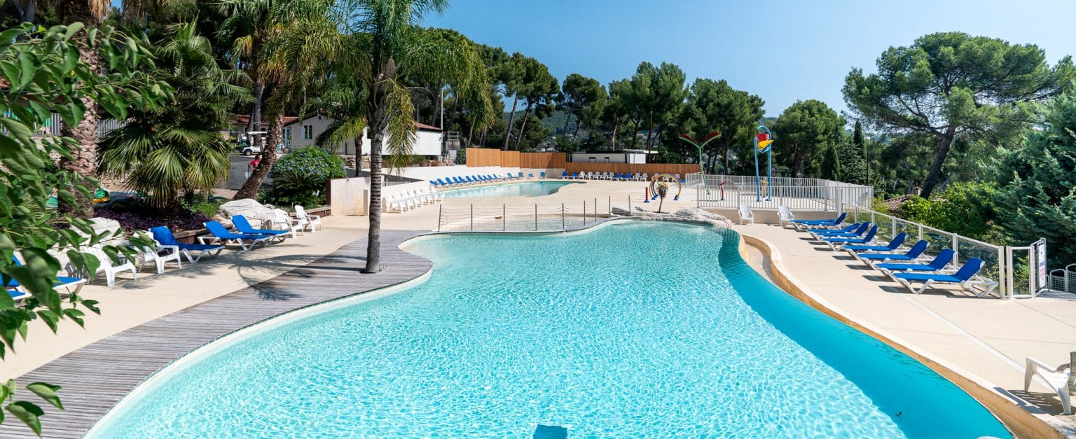 Profitez de notre camping près de Cassis avec piscine dans les Bouches