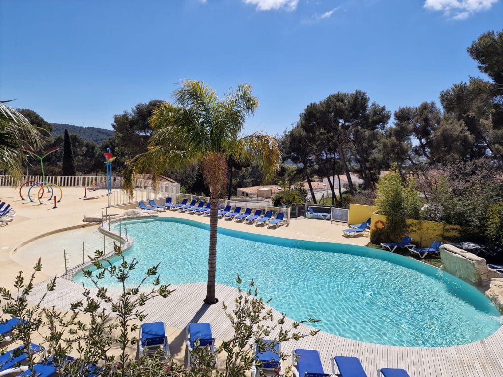 Vue piscine Camping Ceyreste